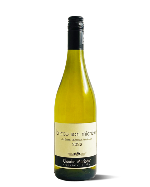 photograph of wine botlte